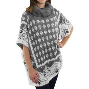 Fuzzy Knit Turtle Neck Poncho. Aztec Pattern. One Size. White & Gray 🤍🩶
